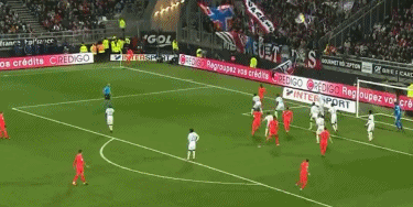 承担重任！麦克丹尼尔斯半场8中6轰14分2板