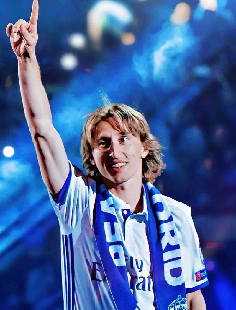 云达不莱梅vs科隆：菅原由势、施密德首发，比尔特、卡明斯基出战