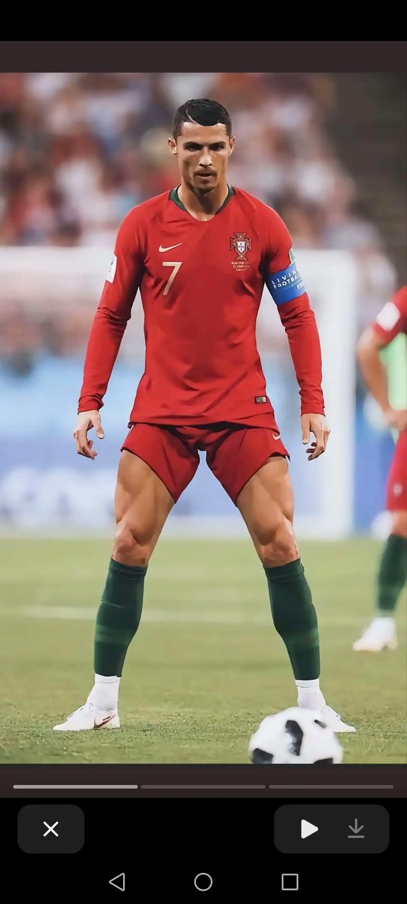 特朗普获国际足联首届和平奖，美国队实力最强，称梅西与C罗相当，展现其对足球的热爱与支持。