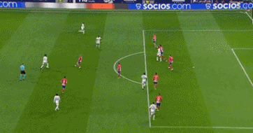 穆斯卡特获赠定制竹刻画像，印有本人形象和冠军奖杯